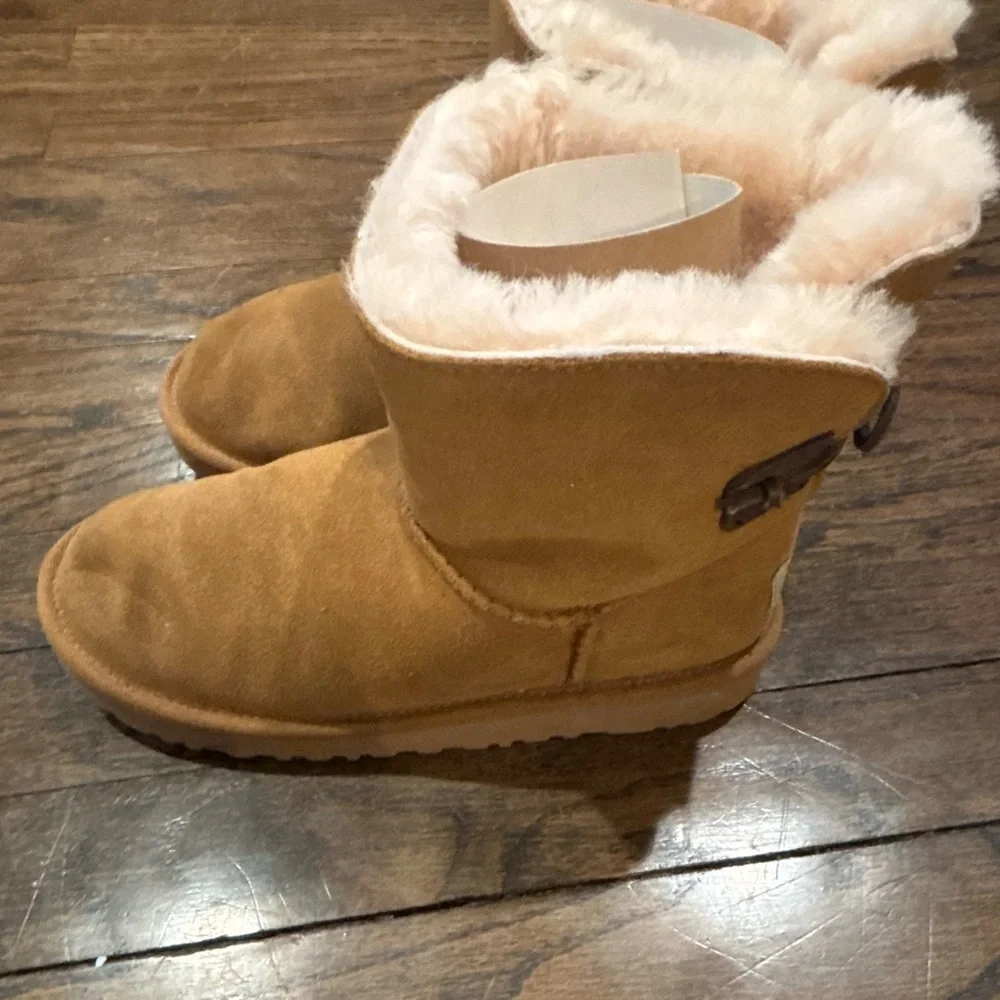 UGG Adoria Tehuano boots- size 3 kids- like new